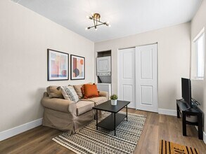 561 S Irving St in Denver, CO - Building Photo - Building Photo