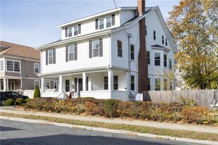 131 Washington Ave in Providence, RI - Building Photo