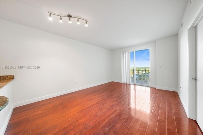 7280 SW 90th St, Unit 605 in Miami, FL - Building Photo - Building Photo