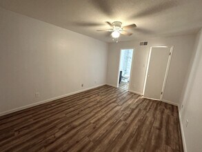 9700 Leawood Blvd, Unit 1404 in Houston, TX - Foto de edificio - Building Photo