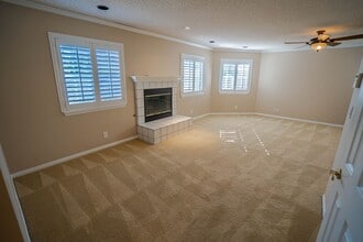 23630 Vía Delicia in Santa Clarita, CA - Building Photo - Building Photo