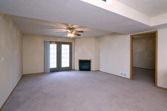 Parkway Court Apartments in Normal, IL - Building Photo - Interior Photo