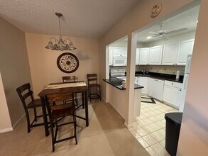 335 Knotty Pine Cir in Greenacres, FL - Building Photo - Building Photo