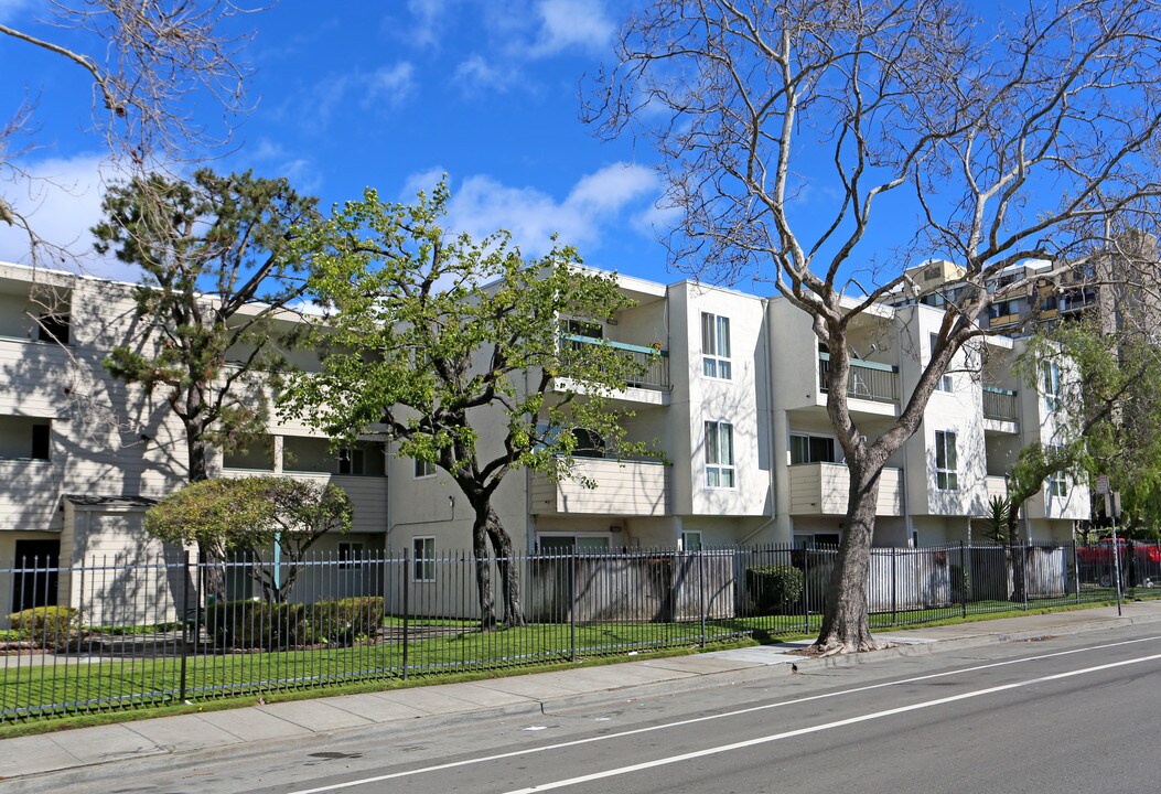 Lottie Johnson Memorial Housing in Oakland, CA - Foto de edificio