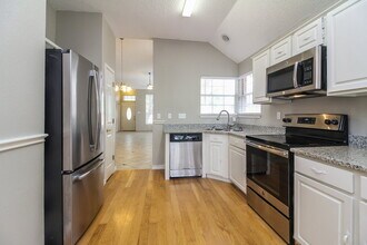 817 Clover Hill Ln in Cedar Hill, TX - Building Photo - Building Photo