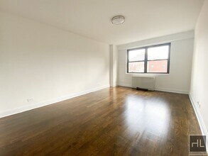 E 16 ST in New York, NY - Building Photo - Building Photo