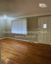 2023 Ardmore Dr in Ferndale, MI - Foto de edificio - Building Photo