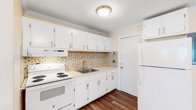 21 Myrtle St, Unit 5 in Malden, MA - Building Photo - Building Photo