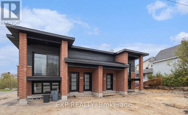 property at 897-897 Laurier St
