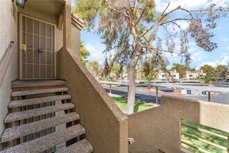 3145 E Flamingo Rd in Las Vegas, NV - Building Photo - Building Photo