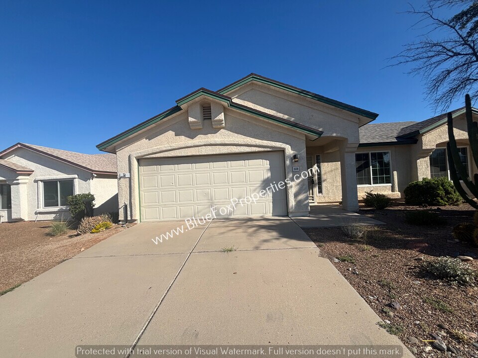 2570 W Camino Del Grijalva in Tucson, AZ - Building Photo