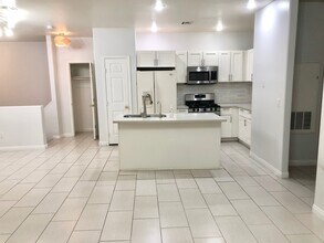 3555 Meridale Dr in Las Vegas, NV - Building Photo - Building Photo
