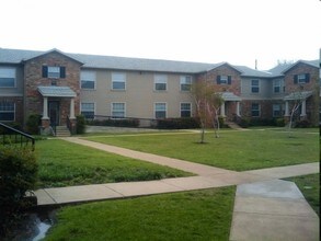 Hillburn Hills in Dallas, TX - Building Photo - Building Photo