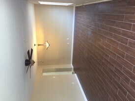 1920 Back Bay Dr in Galveston, TX - Building Photo