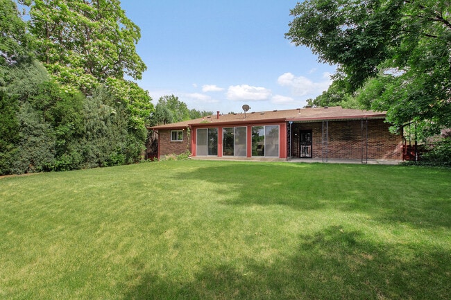 6741 E La Salle Pl in Denver, CO - Foto de edificio - Building Photo