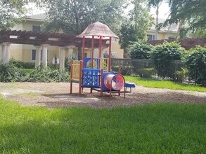 900 Crestwood Blvd N, Unit 916 in Royal Palm Beach, FL - Building Photo - Building Photo