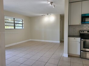 7440 Cody St in Hollywood, FL - Building Photo - Building Photo