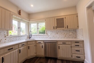 445 Lenox Rd in Huntington Station, NY - Building Photo - Building Photo