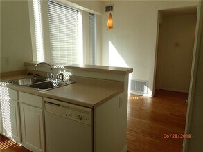 2002 N Fitzhugh Ave, Unit 9 in Dallas, TX - Building Photo - Building Photo