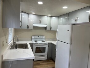 Fletcher Lane Townhomes in Hayward, CA - Building Photo - Building Photo