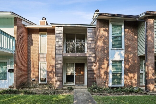 2124 Stonehenge Ave