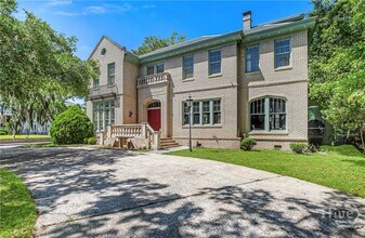624 E Victory Dr in Savannah, GA - Building Photo - Building Photo