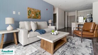 900 E Six Forks Rd in Raleigh, NC - Building Photo