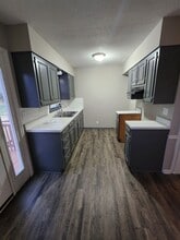 913 S Missouri St in Liberty, MO - Building Photo - Building Photo