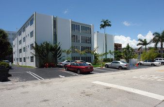 Forum in Bay Harbor Islands, FL - Building Photo - Building Photo