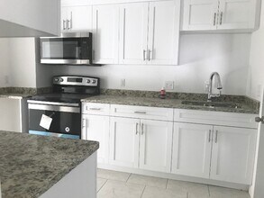 3619 E 33rd Ave in Tampa, FL - Foto de edificio - Building Photo