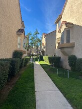 2046 S Bon View Ave, Unit D in Ontario, CA - Building Photo - Building Photo