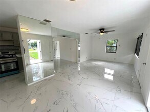 1763 Lauderdale Manor Dr in Fort Lauderdale, FL - Building Photo - Building Photo