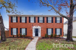 8111 Silver Fir Dr in Houston, TX - Building Photo