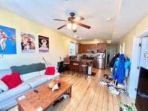 731 Parker St, Unit 2 in Boston, MA - Foto de edificio - Building Photo