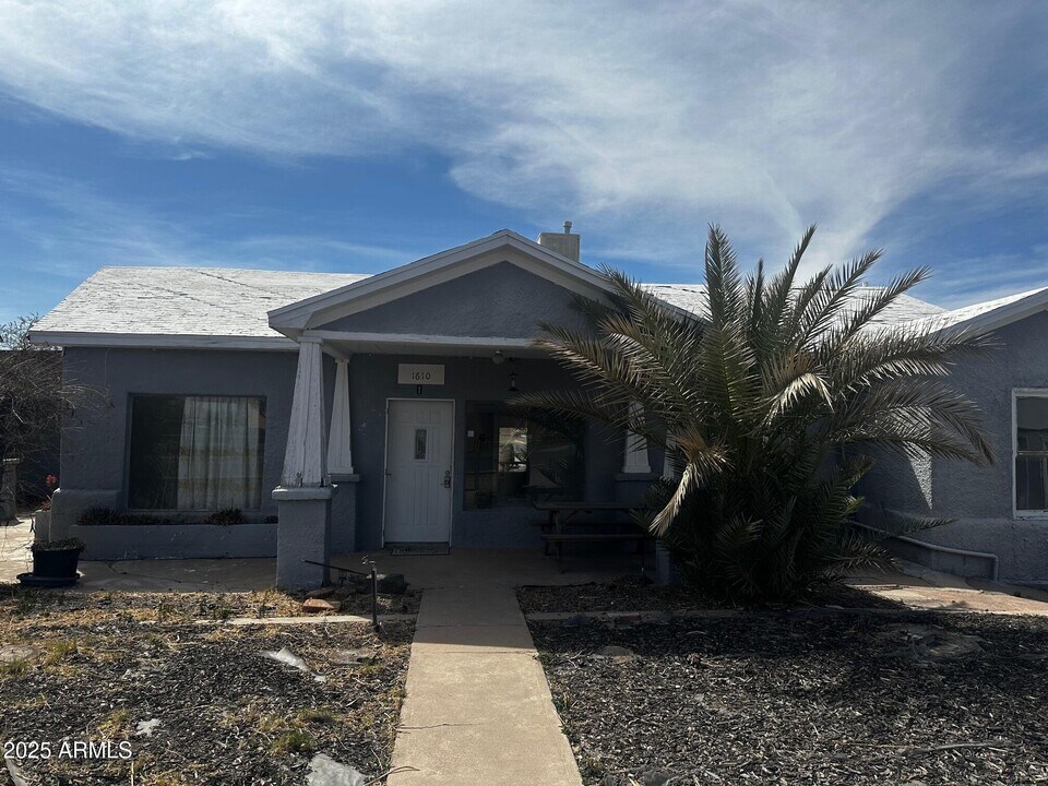 1610 N Sulphur Springs St in Douglas, AZ - Building Photo