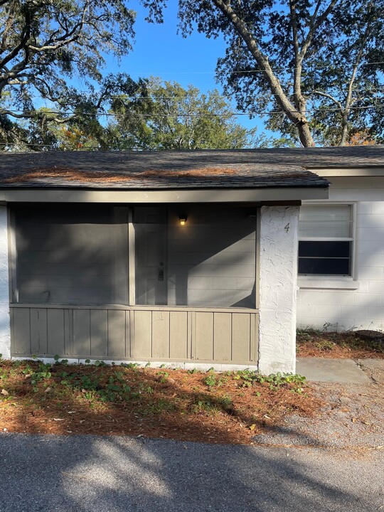 521 E Miracle Strip Pkwy in Mary Esther, FL - Building Photo