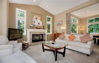 11404 NE 106th Ln in Kirkland, WA - Building Photo - Building Photo