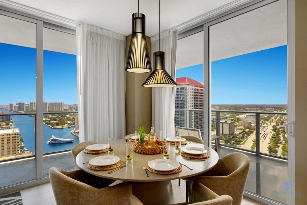 4010 S Ocean Dr in Hollywood, FL - Building Photo