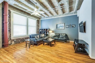 201 Main St in Houston, TX - Foto de edificio - Building Photo