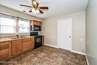 110 Mills Dr in Louisville, KY - Building Photo - Building Photo