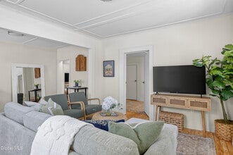 5 Van Dorn St in Saratoga Springs, NY - Building Photo - Building Photo