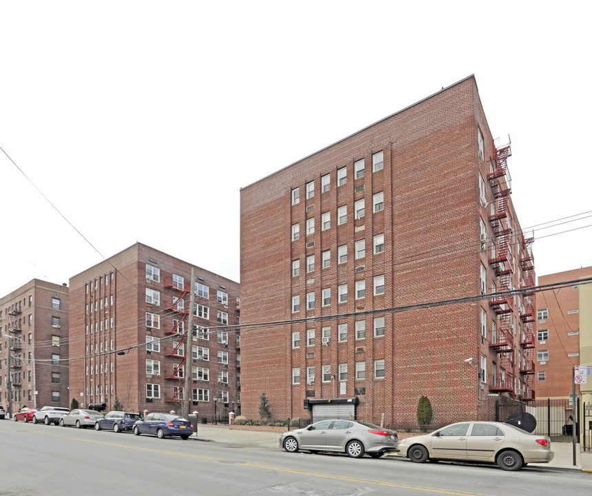 3324 Parsons Blvd in Flushing, NY - Building Photo