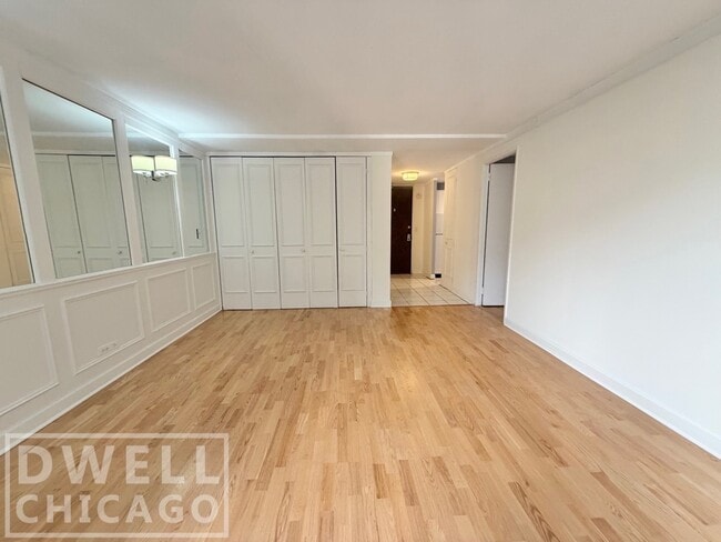 233 E Erie St, Unit 1307 in Chicago, IL - Building Photo - Building Photo