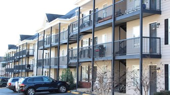 Glen Oaks Condominiums Apartments