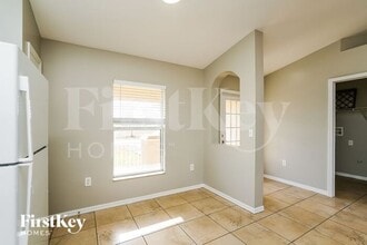 1724 NE 1st Ave in Cape Coral, FL - Foto de edificio - Building Photo