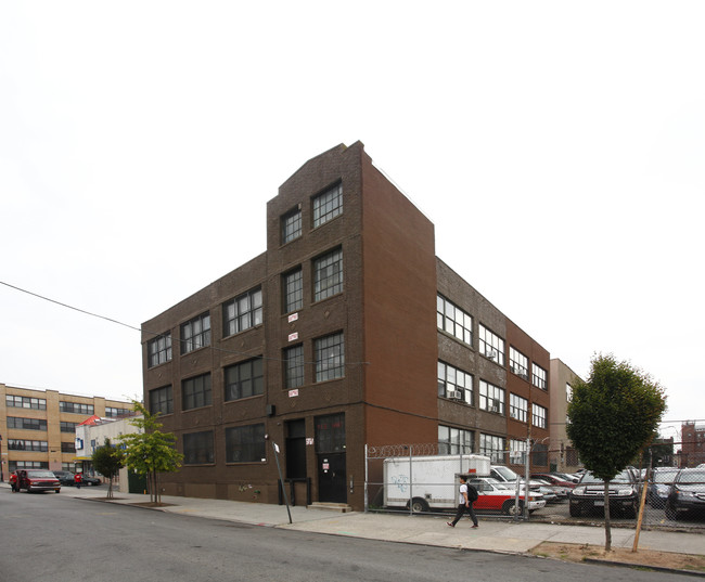 950-956 Hart St in Brooklyn, NY - Foto de edificio - Building Photo