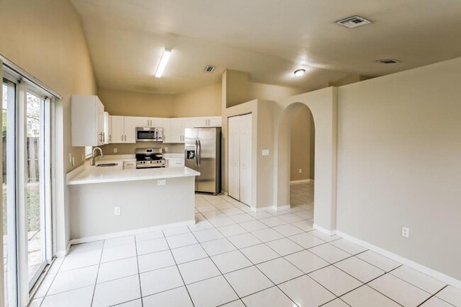 1365 SW 106th Ave in Pembroke Pines, FL - Building Photo - Building Photo