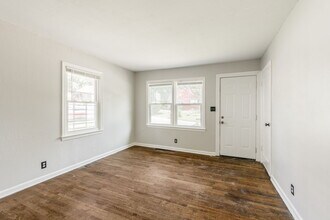 5760 College Ave in Kansas City, MO - Building Photo - Building Photo