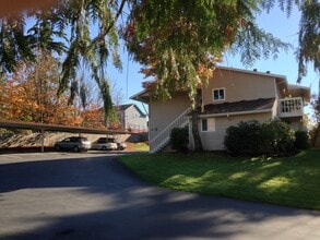 26525 NE Allen Ct, Unit 2 in Duvall, WA - Building Photo - Building Photo