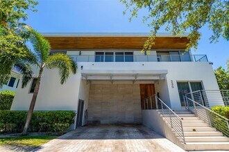 230 W McIntyre St in Key Biscayne, FL - Building Photo - Building Photo